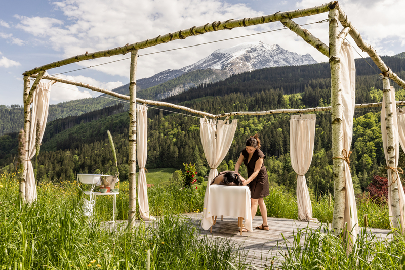 Berghotel Rehlegg - Massage unter freiem Himmel