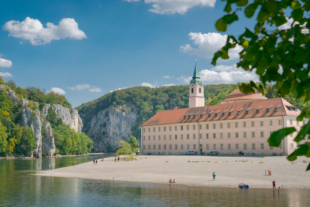 Kloster Weltenburg mit Donaustrand