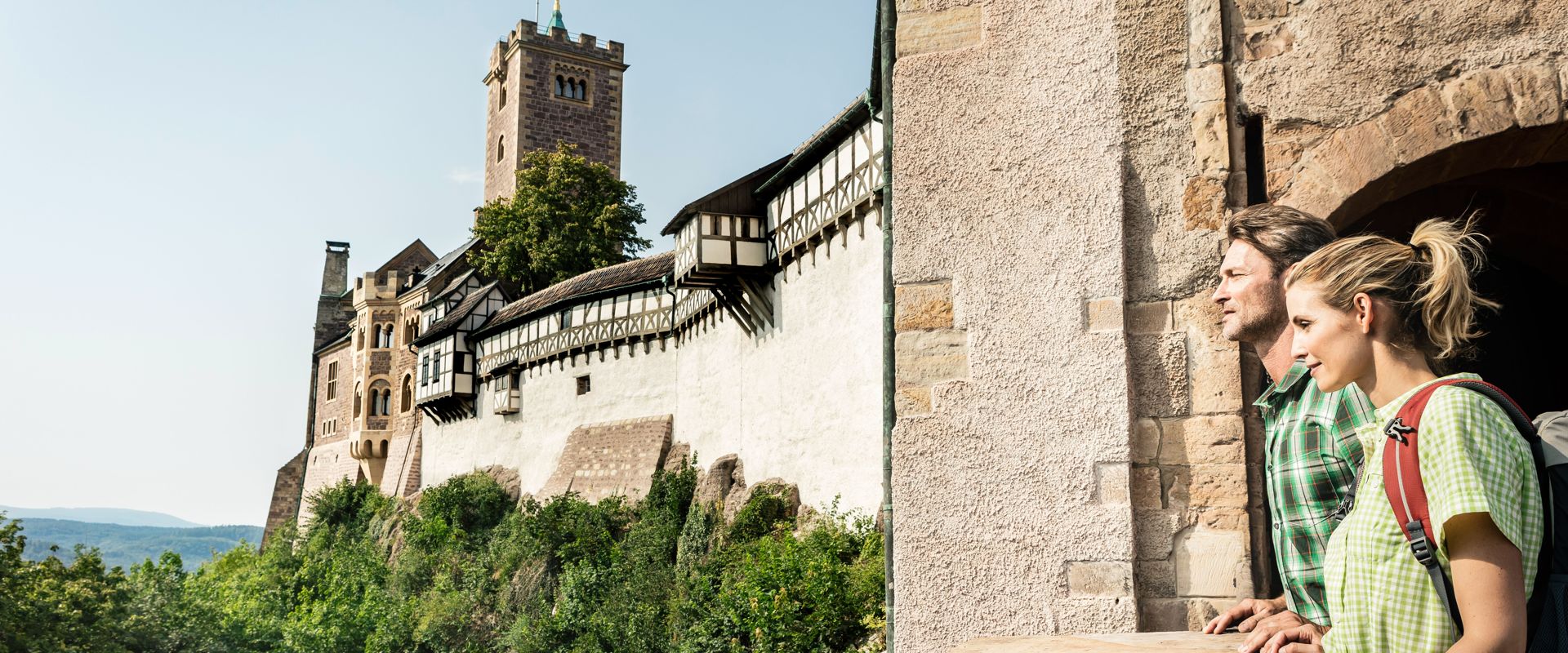 Paar am Eingang zur Wartburg, Thüringen