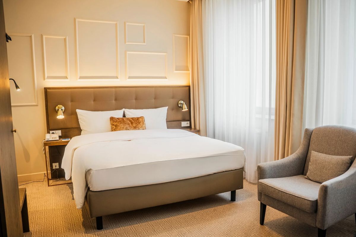 Comfort Queen Zimmer Innenhof/Eingang
